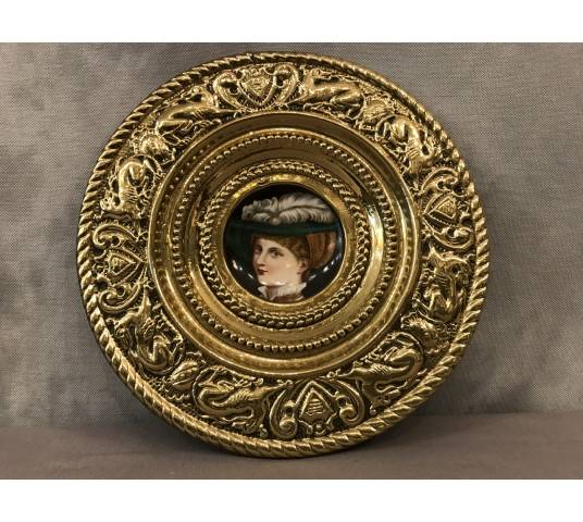 2plates decorative medallions in vintage brass and porcelain