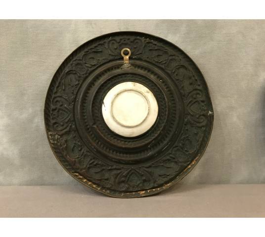 2plates decorative medallions in vintage brass and porcelain