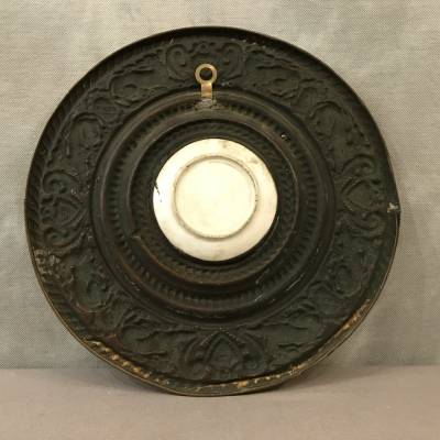 2plates decorative medallions in vintage brass and porcelain