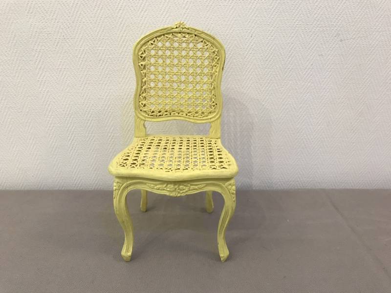 Chaise miniature de style Louis XV peinte en jaune