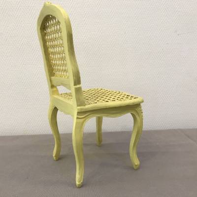 Chaise miniature de style Louis XV peinte en jaune