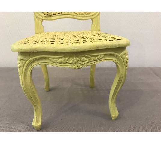 Chaise miniature de style Louis XV peinte en jaune