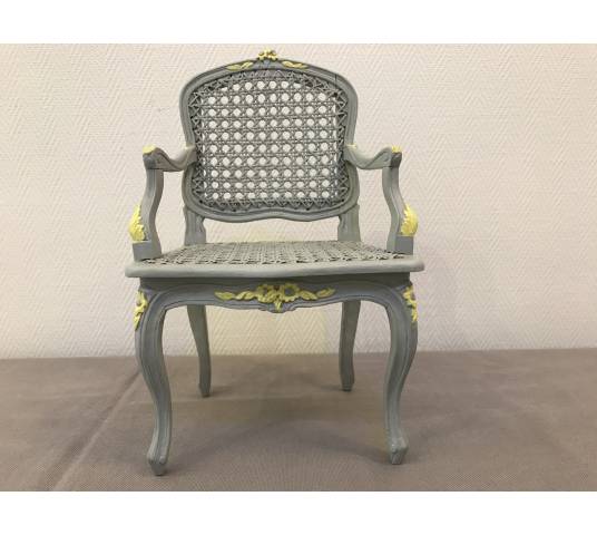 Petit fauteuil miniature canné de style Louis XV