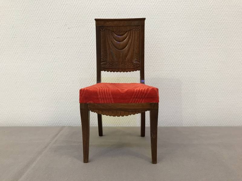 Small style mahogan/mahoganized chair