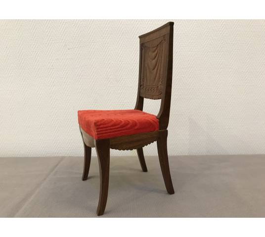 Small style mahogan/mahoganized chair