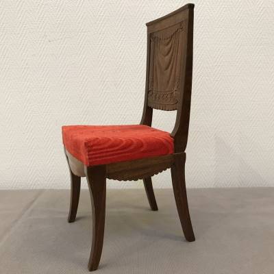 Small style mahogan/mahoganized chair