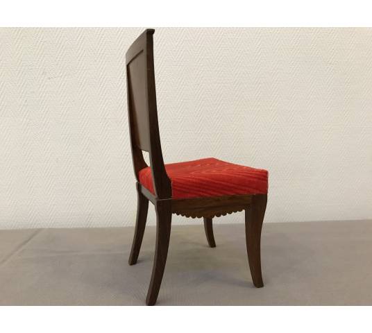 Small style mahogan/mahoganized chair