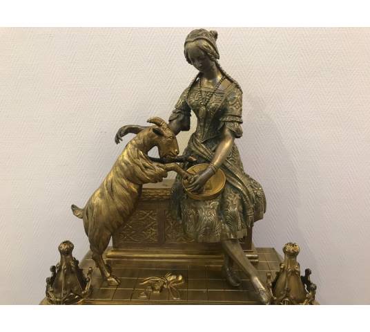 pendule en bronze et marbre au décor d'esmeralda et la chèvre d'époque 19 ème
