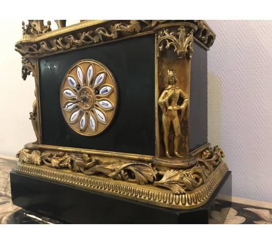 pendule en bronze et marbre au décor d'esmeralda et la chèvre d'époque 19 ème