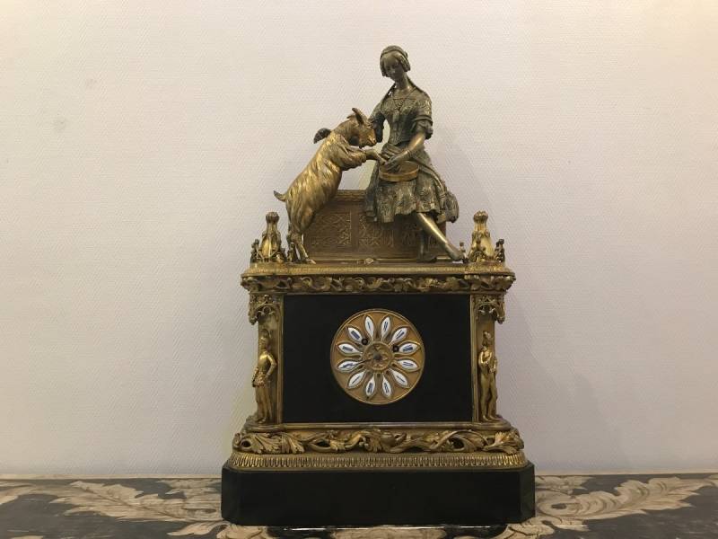 Bronze and marble pendulum in the decor of esmeralda and the period goat 19 th