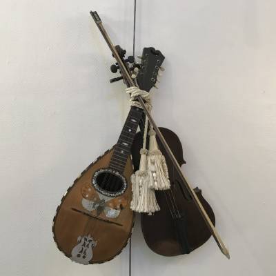 Trophée de musique décor d’un violon et d’une mandoline d’époque 19 ème