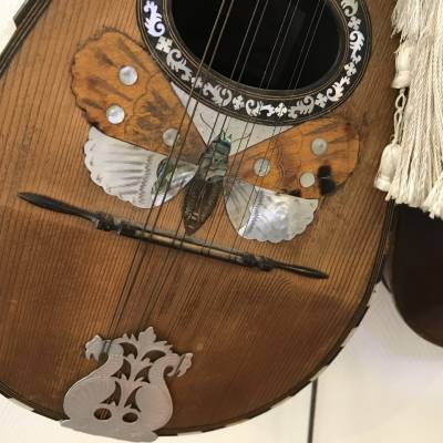 Trophée de musique décor d’un violon et d’une mandoline d’époque 19 ème