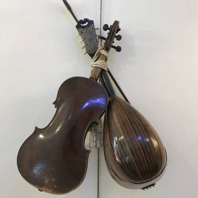 Trophée de musique décor d' un violon et d' une mandolin d' époque 19 ème