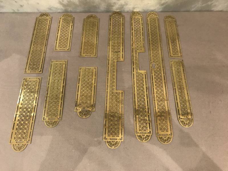 Ensemble de 11 plaques de propretés d'époque 19 ème en laiton
