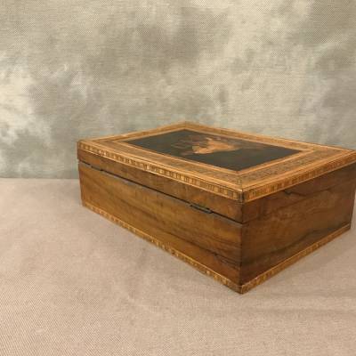 Small box box in marquetry and walnut of epoch 19 th