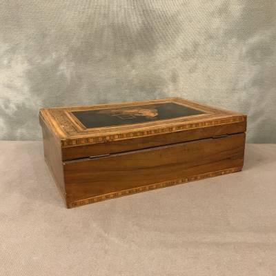 Small box box in marquetry and walnut of epoch 19 th