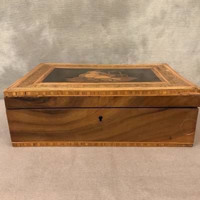 Small box box in marquetry and walnut of epoch 19 th