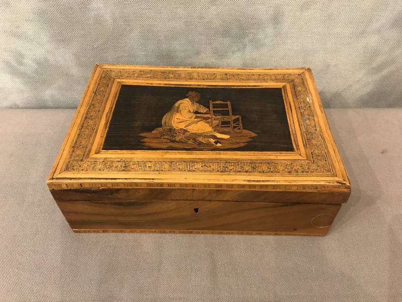 Small box box in marquetry and walnut of epoch 19 th