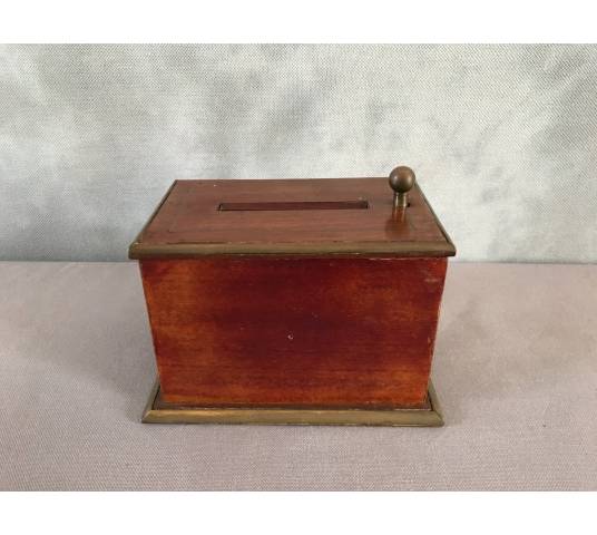 Small, old-style mahogany cigarette box 19 th