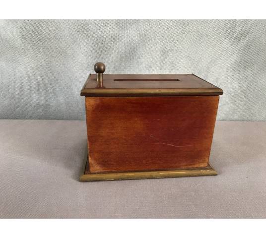 Small, old-style mahogany cigarette box 19 th