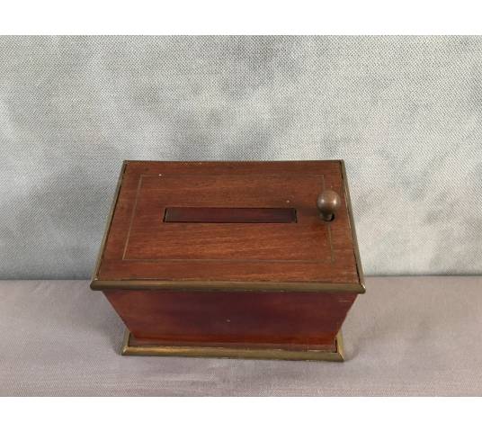 Small, old-style mahogany cigarette box 19 th