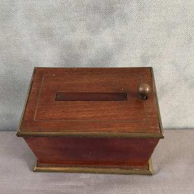Small, old-style mahogany cigarette box 19 th