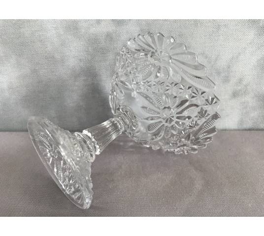 Glass Cup in a hurry around 1900 on foot shower