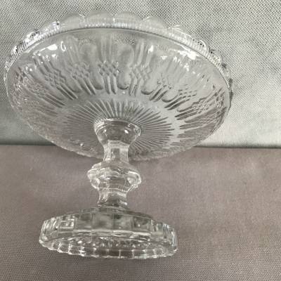 Coupe en verre pressé à décors de croisillons vers 1900