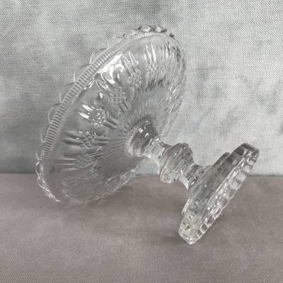 Coupe en verre pressé à décors de croisillons vers 1900
