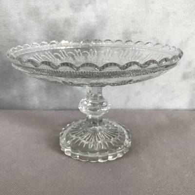 Coupe en verre pressé à décors de petits croisillons vers 1900