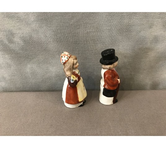 Salerons Couple de LorSponsors salt and pepper in porcelain at the end of 19 th