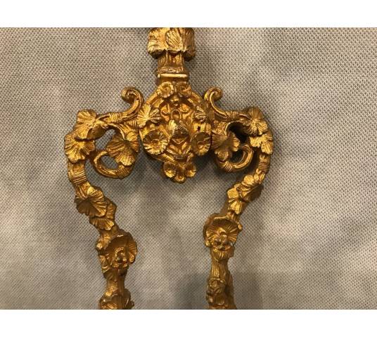 belle pince de cheminée ancienne en fer et bronze doré de style Louis XV d'époque 19 ème