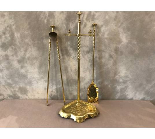 Antique brass mantelpiece ( 19th century ).