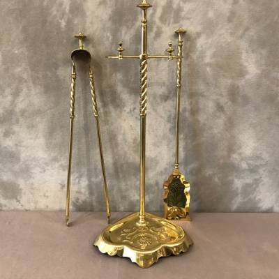 Antique brass mantelpiece ( 19th century ).