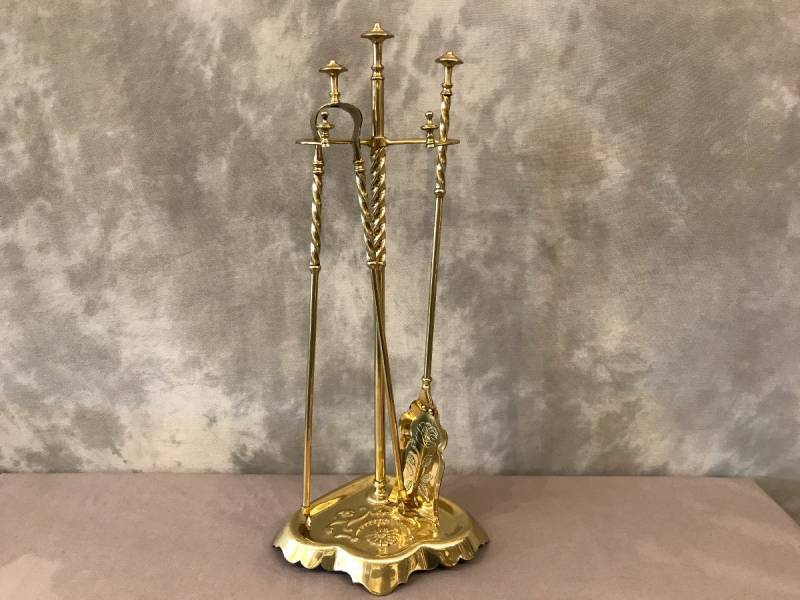 Antique brass mantelpiece ( 19th century ).