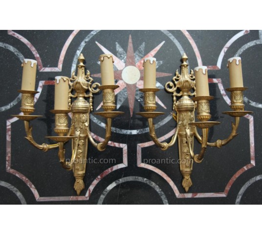 Belle paire d'appliques en bronze doré d'époque 19 ème Louis XVI