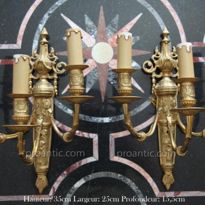 Belle paire d'appliques en bronze doré d'époque 19 ème Louis XVI