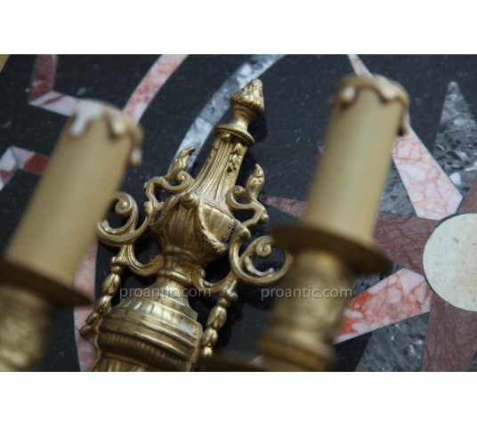 Belle paire d'appliques en bronze doré d'époque 19 ème Louis XVI