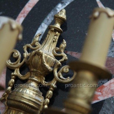 Belle paire d'appliques en bronze doré d'époque 19 ème Louis XVI