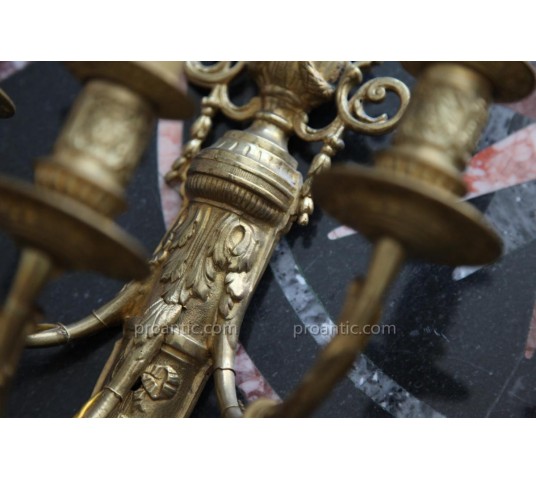 Belle paire d'appliques en bronze doré d'époque 19 ème Louis XVI