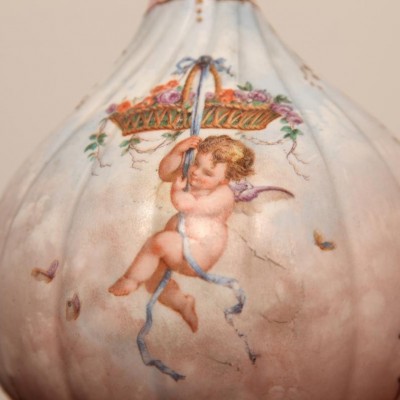 Belle paire de vases en porcelaine de Limoges d'époque 19 ème