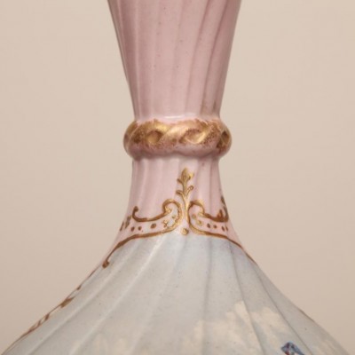 Belle paire de vases en porcelaine de Limoges d'époque 19 ème