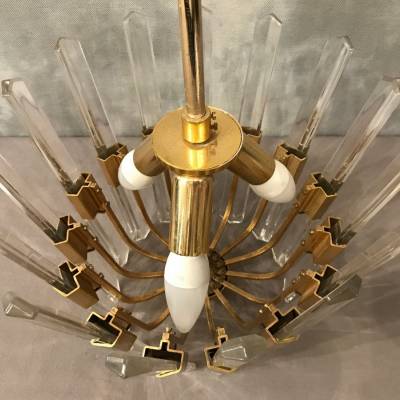 Beau lustre Scoliari circa 1970 in brass and crystal