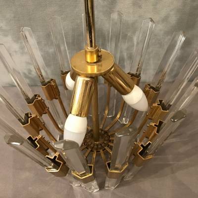 Beau lustre Scoliari circa 1970 in brass and crystal