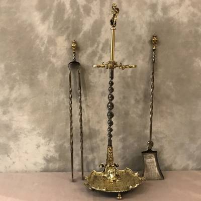 Beau servant of antique fireplace in bronze and vintage iron 19 th of the Renaissance style