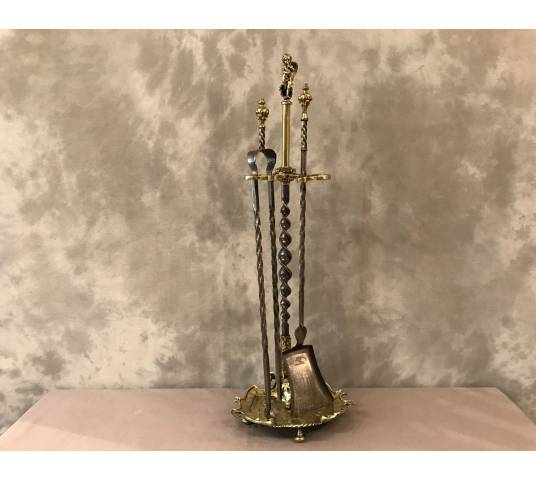 Beau servant of antique fireplace in bronze and vintage iron 19 th of the Renaissance style