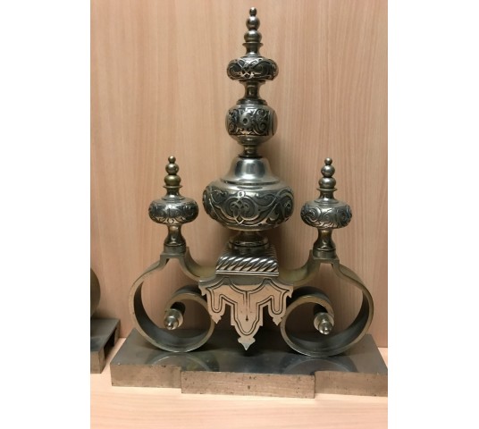 Important chenets en bronze argenté d'époque 19 ème