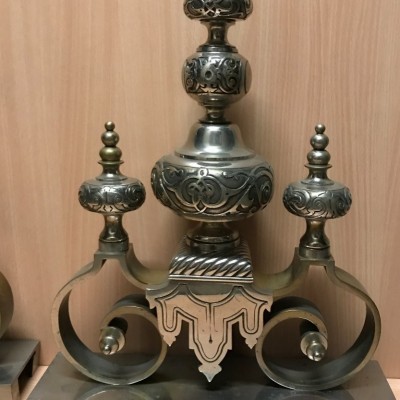 Important chenets en bronze argenté d'époque 19 ème