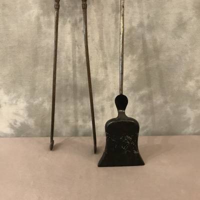 Ensemble d' une pelle et d' une pince ancienne en fer et bronze d' epoch 19 ème