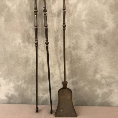 Set of a 19th-century iron and bronze shovel and pliers.